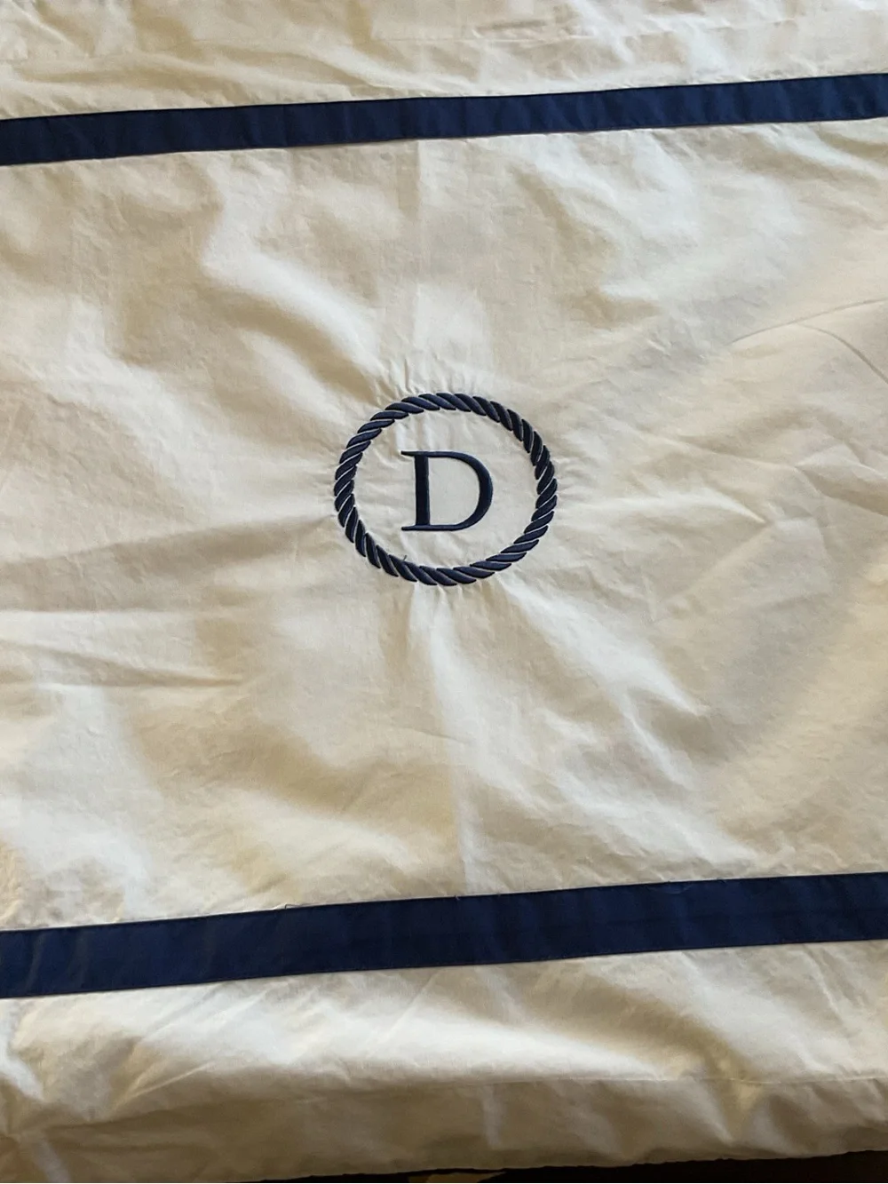 2x Pottery Barn White Organic Cotton Navy Blue Borders & Embroidery Shams 26x20”